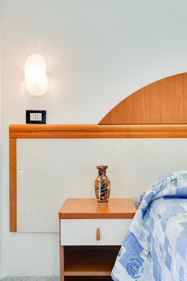 Hotel Augustus 加提欧马里 外观 照片