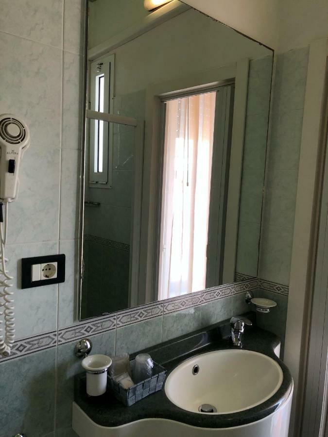 Hotel Augustus 加提欧马里 外观 照片